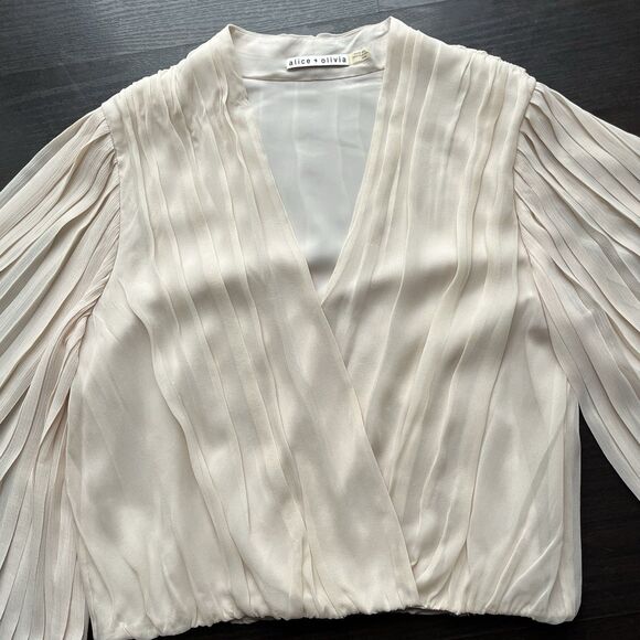 Alice + Olivia Axel Cross Front Top 100% Silk Pleated Sleeves Blouse Champagne M - Picture 9 of 16